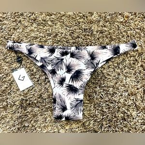 Khongboon size L bikini bottom NWT